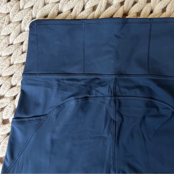 Lululemon fast & free biker short 6” size 4, navy - Picture 3 of 8